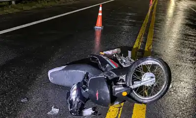 Una camioneta y dos motos chocaron en Aguilares: hay un herido grave, pero el parte policial no dice quién es