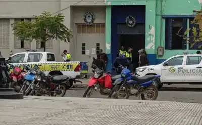 Allanaron una comisaría en plena investigación por la muerte de un joven bajo custodia policial