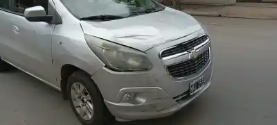 Chocaron en moto, quisieron seguir a pie y un patrullero los frenó a metros