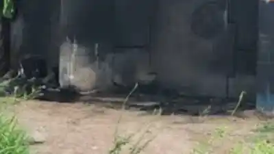 Prendió fuego a un joven que dormía en la calle y quedó detenida: lo que hallaron en su casa