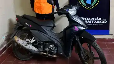 Lo que encontraron en una moto sin patente dejó en evidencia un oscuro secreto