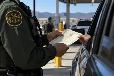 Alquiló su partida de nacimiento para que un mexicano pasara como estadounidense: la CBP lo esperaba en el puente