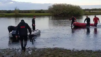 Dos hermanitos desaparecieron en el río Gallegos: la búsqueda no se detiene