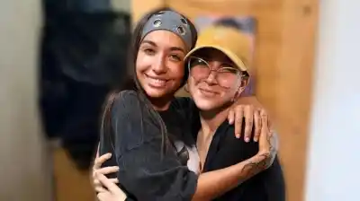 María Becerra sorprende a una fan con cáncer: la visitó en su casa y le pagó el tratamiento