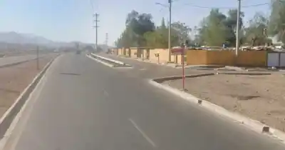 Dos adolescentes a la vista de la policía: uno salió corriendo y dejó algo en el piso