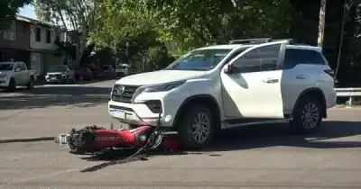 Chocaron una camioneta y una moto en Dorrego: dónde terminó la moto tras el impacto