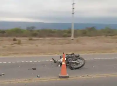 Un motociclista fue hallado al borde de la ruta 54 y no pudieron reanimarlo