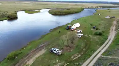 Dos hermanitos siguen desaparecidos en el río Gallegos: el terreno que complica a los rescatistas