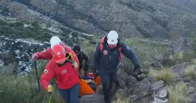 Subía el último filo del cerro Comisión cuando todo se complicó: la espera una ambulancia y un hospital