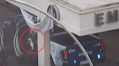 Una operadora del 911 guió a una madre para salvar a su bebé de 10 días que se ahogó con leche en Córdoba