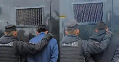 Se agarraron a trompadas en la puerta del Martearena y uno soltó algo al suelo