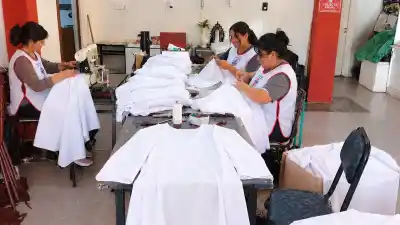 Alquilan túnicas de Primera Comunión por $10.000: qué hacen después con esa plata en Caucete