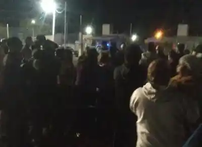 Ocuparon un terreno reservado para una plaza y a las 3 de la mañana pasó lo inesperado