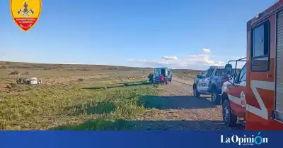 Cuatro personas volcaron en la Ruta 3 y los bomberos tuvieron que actuar rápido