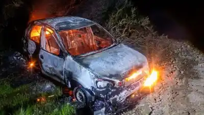 Apareció calcinado en la ruta y encontraron una pista de color rojo a metros