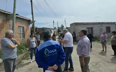 Sin escrituras, sin medidor: la salida que analizan para que el Asentamiento 4 de Agosto tenga agua