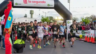 Timbúes se quedó sin calles: 1.000 runners coparon la noche en la primera maratón