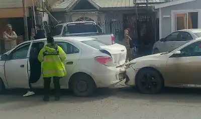 Chocaron dos autos en Sarmiento al 2200 y una nena de 3 años terminó en el hospital