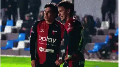 Colón necesitaba una mano y Lago dio dos: el gesto que abrió el partido en Bolívar