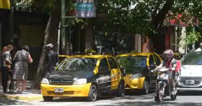 Les pareció caro el viaje de $14.600, se bajaron sin pagar y la Policía las fue a buscar