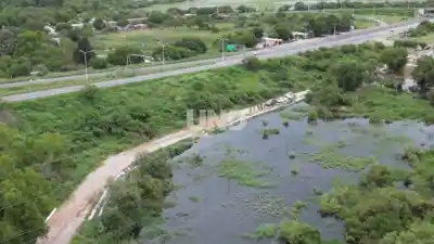 El agua ya avanza en Colastiné Sur y los vecinos arman la lista de quiénes se quedan