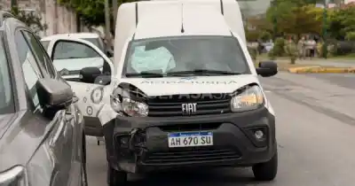 Iba en código rojo con una paciente de 88 años: la ambulancia chocó y ahora investigan qué pasó