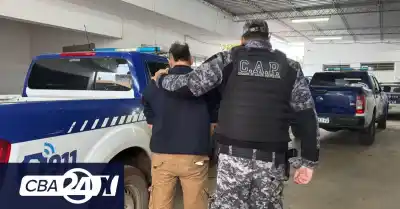 Una abuela entró a la comisaría y contó lo que vio en la cabeza del bebé: sus padres quedaron detenidos