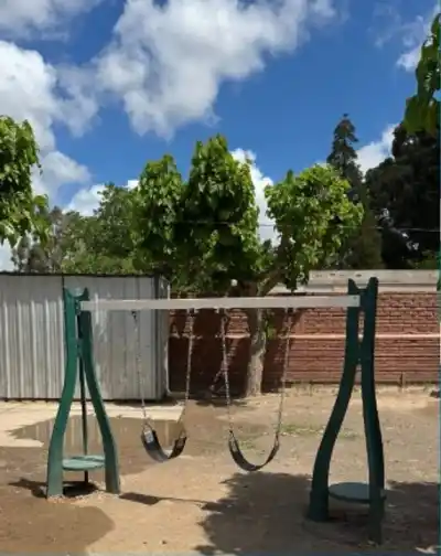 Tapitas que juntaban los chicos de Ullum terminaron como hamacas y toboganes