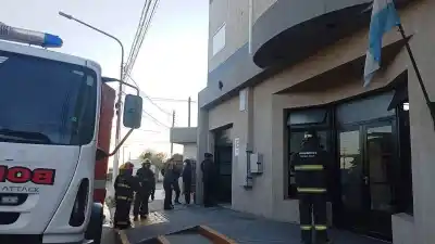 Lo redujeron en plena clínica: el paciente de 62 años que provocó el fuego en su habitación