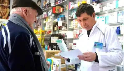Farmacias al límite: PAMI paga a 90 días y los jubilados ya no pueden retirar sus remedios