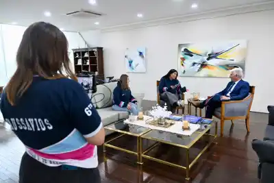 Tres alumnas le pidieron una entrevista al Gobernador y la respuesta las dejó sin palabras