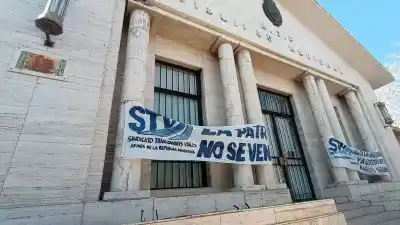 Vialidad en San Juan: los empleados ponen plata de su bolsillo para arreglar las rutas