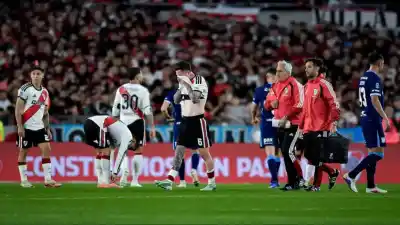El catamarqueño Aníbal Moreno salió tocado ante Racing y en River crece la duda para La Bombonera
