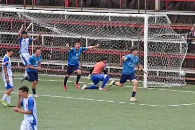 Dos goles, un cabezazo agónico y una cosecha de medallas: el día uno de La Pampa en Chile