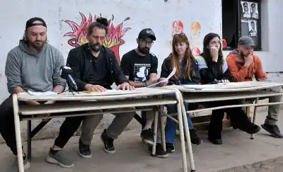 En Villa Germinal los chicos pasan el día en la calle: piden respuestas y no las reciben