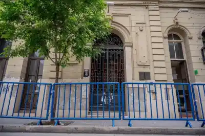 La grieta que obligó a cortar el paso frente a la Biblioteca Alberdi: qué encontraron los inspectores