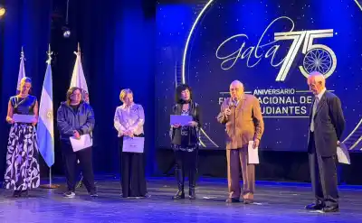 La arenga que hizo llorar al Teatro Mitre en los 75 años de la Fiesta de los Estudiantes