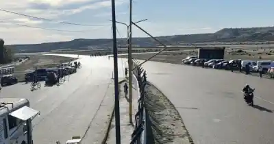 Se agarraron a trompadas en plena carrera y no terminó ahí: quién apareció después