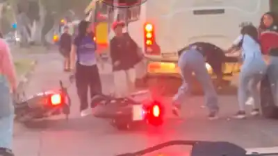 La caravana ferroviaria iba rumbo al estadio y terminó en una pelea a plena luz