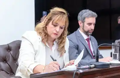 La Libertad Avanza quiere sentar a más gremios en la paritaria docente: el piso que les exige