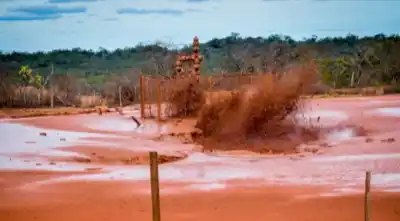 La Justicia apura a YPF y a otras cinco petroleras por el pozo que no deja de perder crudo en Pichanal
