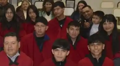 La escuela de Guachipas que se quedó sin aulas para tantos proyectos ahora expone en Paraguay