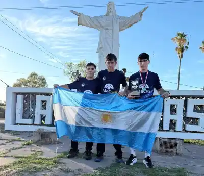 Volvieron con dos oros panamericanos y Las Breñas los esperó con la autobomba