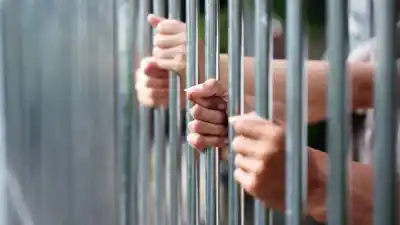 Le pagaron por lotes que nunca fueron suyos: la mujer que los vendió ya sabe dónde esperará el juicio