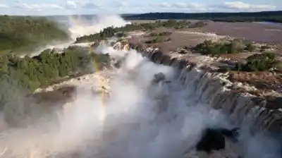 La crecida no da tregua en la triple frontera: el dato que dejó a los turistas sin el salto principal
