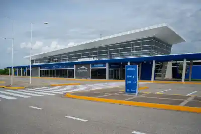 El aeropuerto de San Luis quedó sin vuelos: la autobomba que se rompió y el camión que usaron para no frenar todo