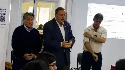 Río estacionado en 4,16 metros: reubican familias fuera del anillo de defensas