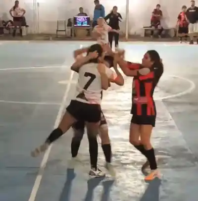 Futsal femenino: la pelea que nadie vio venir y terminó con el partido suspendido