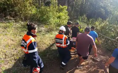 Una mujer quedó tirada en el sendero de la Corbata Blanca y tuvieron que subir a buscarla