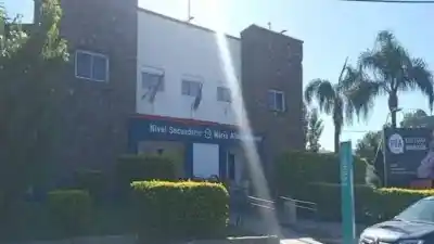 Tres celulares, una adolescente y una escuela bajo la lupa: la decisión que tomó el Ministerio